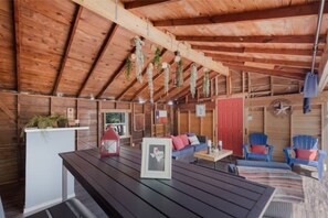 Interior - Large Bedrooms, 5 Min Downtown, Texas Style Patio (San Antonio)