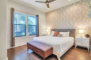 5 habitaciones, tabla de planchar con plancha, cuna de viaje y wifi 