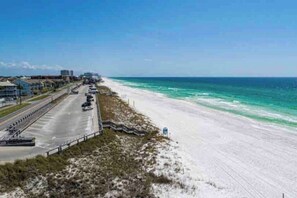 Beach - Holiday Haven*Hot Tub*Steps to Beach, Holiday Haven-Golf Cart-Outdoor Theater-Beach (Miramar Beach)