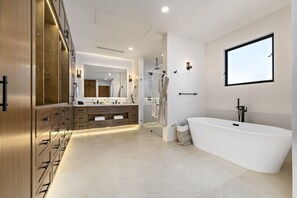 Shower, jetted bath, hair dryer, towels - EXQUISITE 6 BR RESIDENCE AT  QUIVIRA LOS CABOS (CABO SAN LUCAS)
