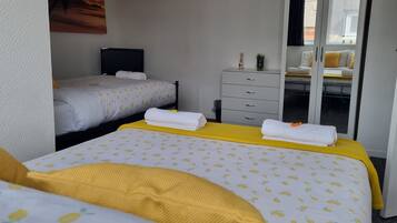 2 habitaciones, tabla de planchar con plancha, wifi y ropa de cama