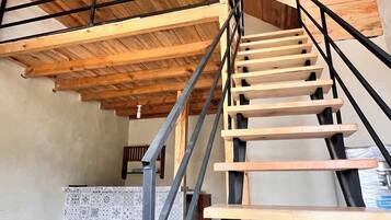 Decoración personalizada, muebles diferentes y wifi gratis