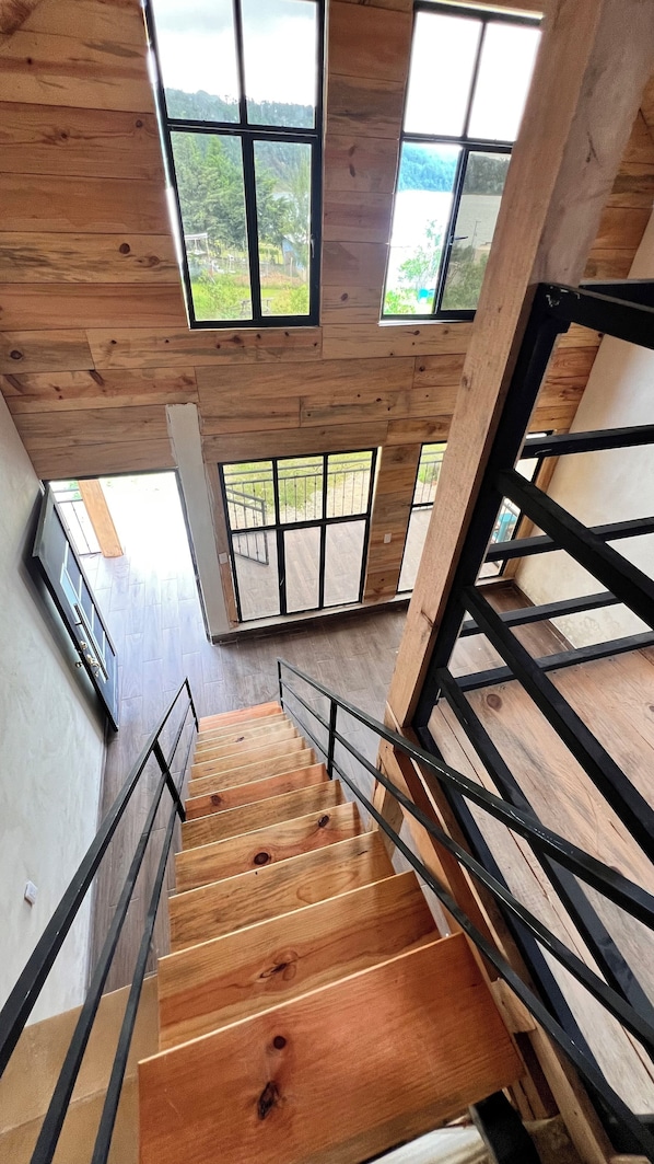 Decoración personalizada, muebles diferentes y wifi gratis