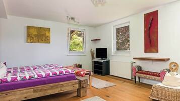 6 chambres, fer et planche à repasser, lit parapluie, Wi-Fi