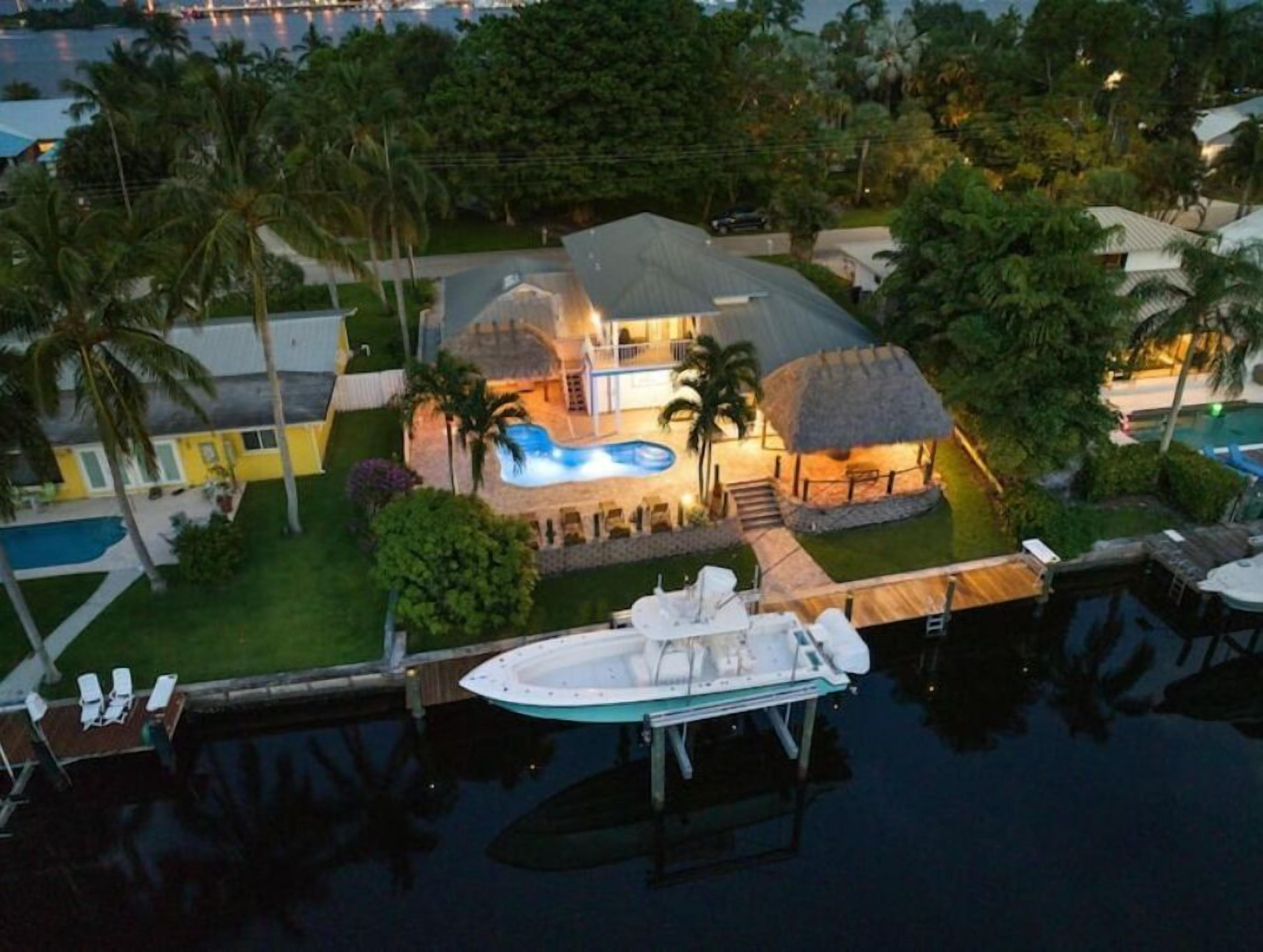 Light House Point Canal Front Pool Home with Dock and Ice Machine 