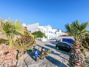 المنطقة المحيطة بالمنشأة