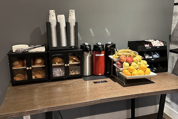 Free daily continental breakfast