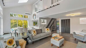 Smart TV, fireplace, stereo