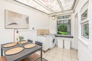 Interior - Wood House - 5 Beds | Suitable for contractors (Kettering)