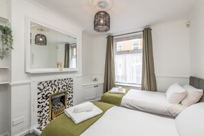 Room - Wood House - 5 Beds Suitable for Contractors (Kettering)