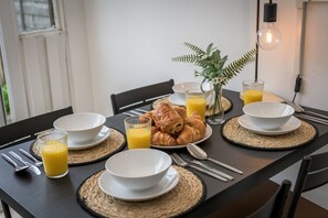 Dining - Wood House - 5 Beds Suitable for Contractors (Kettering)