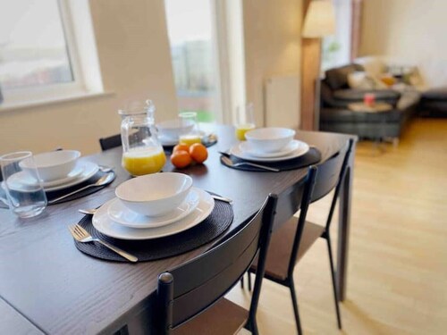 Davis House 5 Beds Sleeps 6