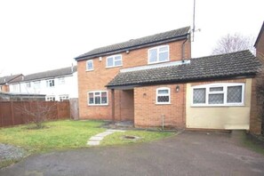 Exterior - Davis House 5 Beds Sleeps 6 (Rothwell)