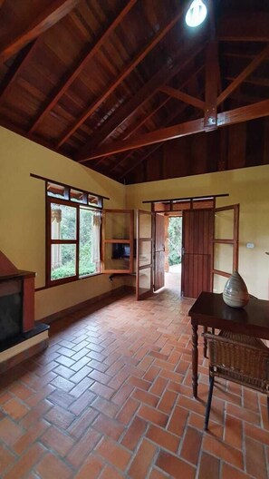 Family Chalet | 1 bedroom, hypo-allergenic bedding, bed sheets