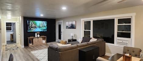 Smart TV y chimenea