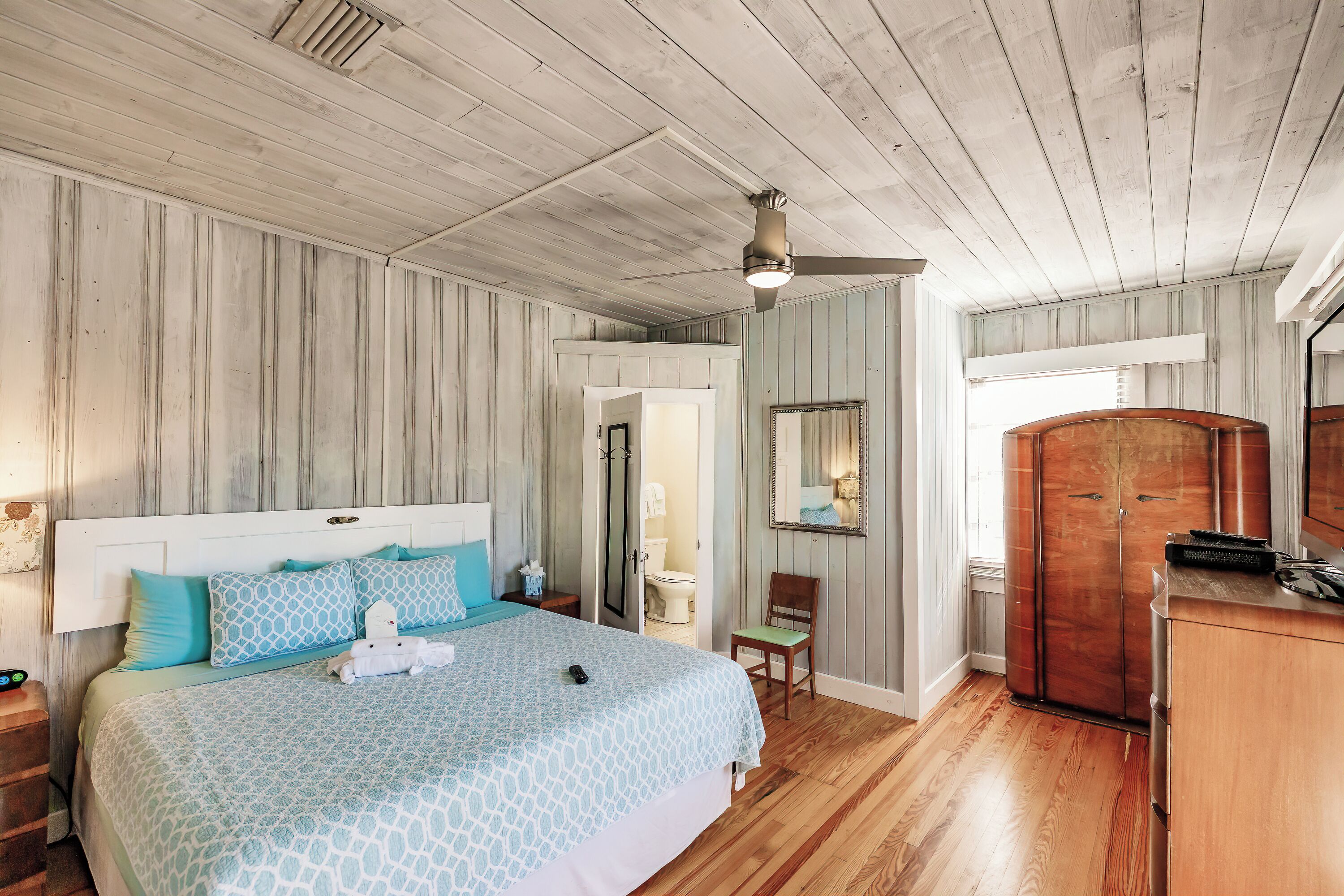 9 bedrooms, iron/ironing board, WiFi