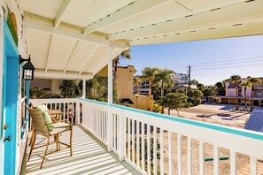 Property grounds - Private Resort Across street from beach (Siesta Key)