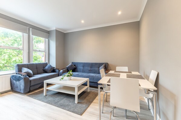 Apartment, Multiple Beds | Living area