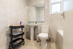 Apartment, Multiple Beds | Bathroom