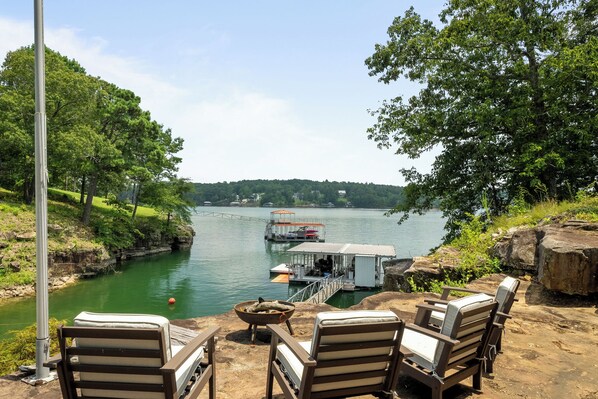 Terrace/patio - Unique home on the waters edge with no stairs to lake & pontoon rental option (Crane Hill)