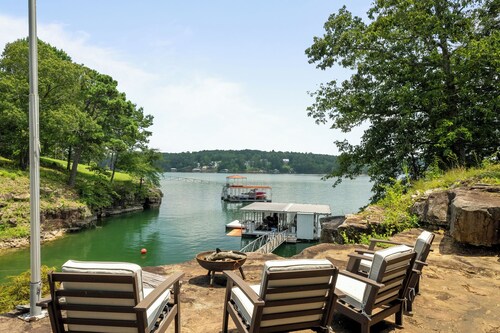 Unique home on the waters edge with no stairs to lake & pontoon rental option