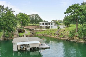 Exterior - Unique home on the waters edge with no stairs to lake & pontoon rental option (Crane Hill)