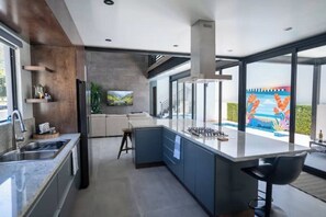 Fridge, microwave, oven, stovetop - Casa Alvana (ensenada)