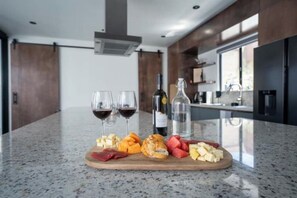 Fridge, microwave, oven, stovetop - Casa Alvana (ensenada)