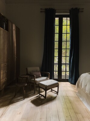 シグネチャー ルーム | 高級寝具、羽毛の掛け布団、低反発ベッド、セーフティボックス (室内)