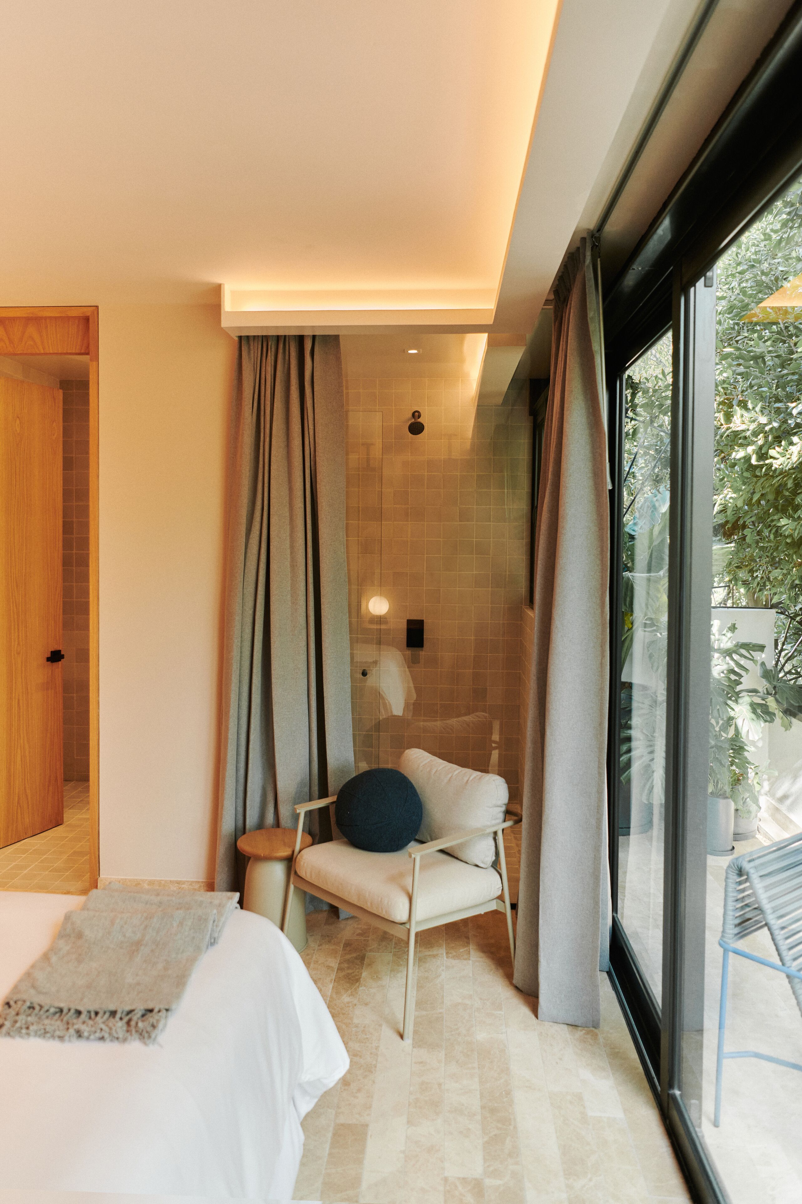 Signature Room | Bathroom | Designer toiletries, hair dryer, bathrobes, towels