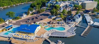 MARGARITAVILLE RESORT Tan-Tar-A LAKEFRONT 3BD 3bath-NEW SPA  kayaks & fireplace!