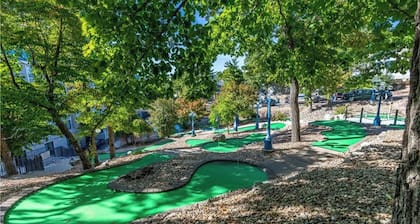 MARGARITAVILLE RESORT Tan-Tar-A LAKEFRONT 3BD 3bath-NEW SPA kayaks & fireplace!