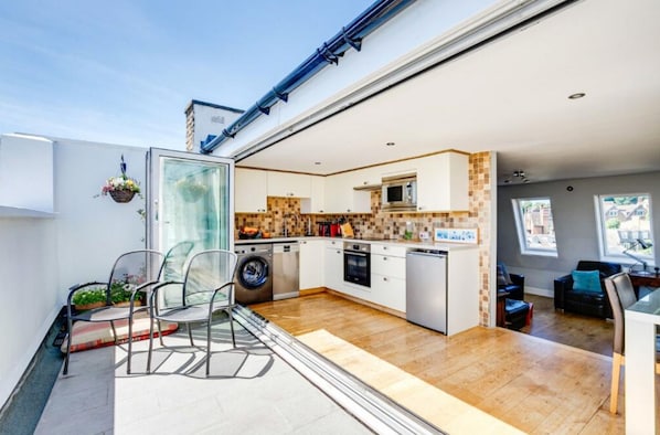 Apartment, 2 Queen Beds | Private kitchen | Fridge, microwave, oven, stovetop