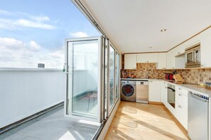 Apartment, 2 Queen Beds | Private kitchen | Fridge, microwave, oven, stovetop