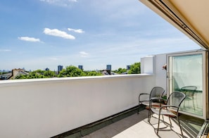 Apartment, 2 Queen Beds | Property grounds