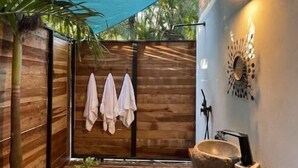 Property grounds - Tropical oasis. Walk to beach. Perfect for family. (Provincia de Guanacaste)