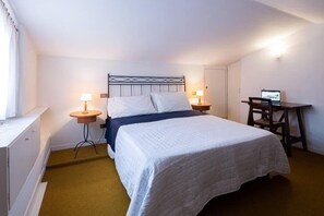 3 bedrooms, desk, free WiFi, bed sheets