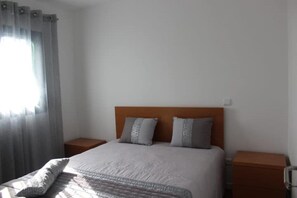 1 quarto, berço de viagem, Wi-Fi de cortesia, roupa de cama