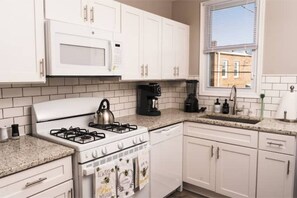 Private kitchen - Peaceful Cozy Townhouse (Baltimore)