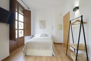 1 bedroom, iron/ironing board, travel cot, WiFi
