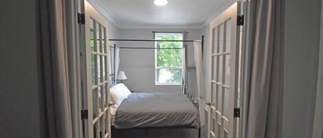 2 Schlafzimmer, Schreibtisch, Bügeleisen/Bügelbrett, kostenloses WLAN