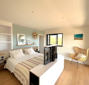 4 bedrooms, iron/ironing board, travel cot, WiFi