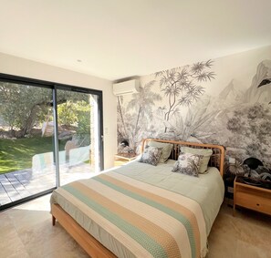 4 bedrooms, iron/ironing board, travel cot, WiFi