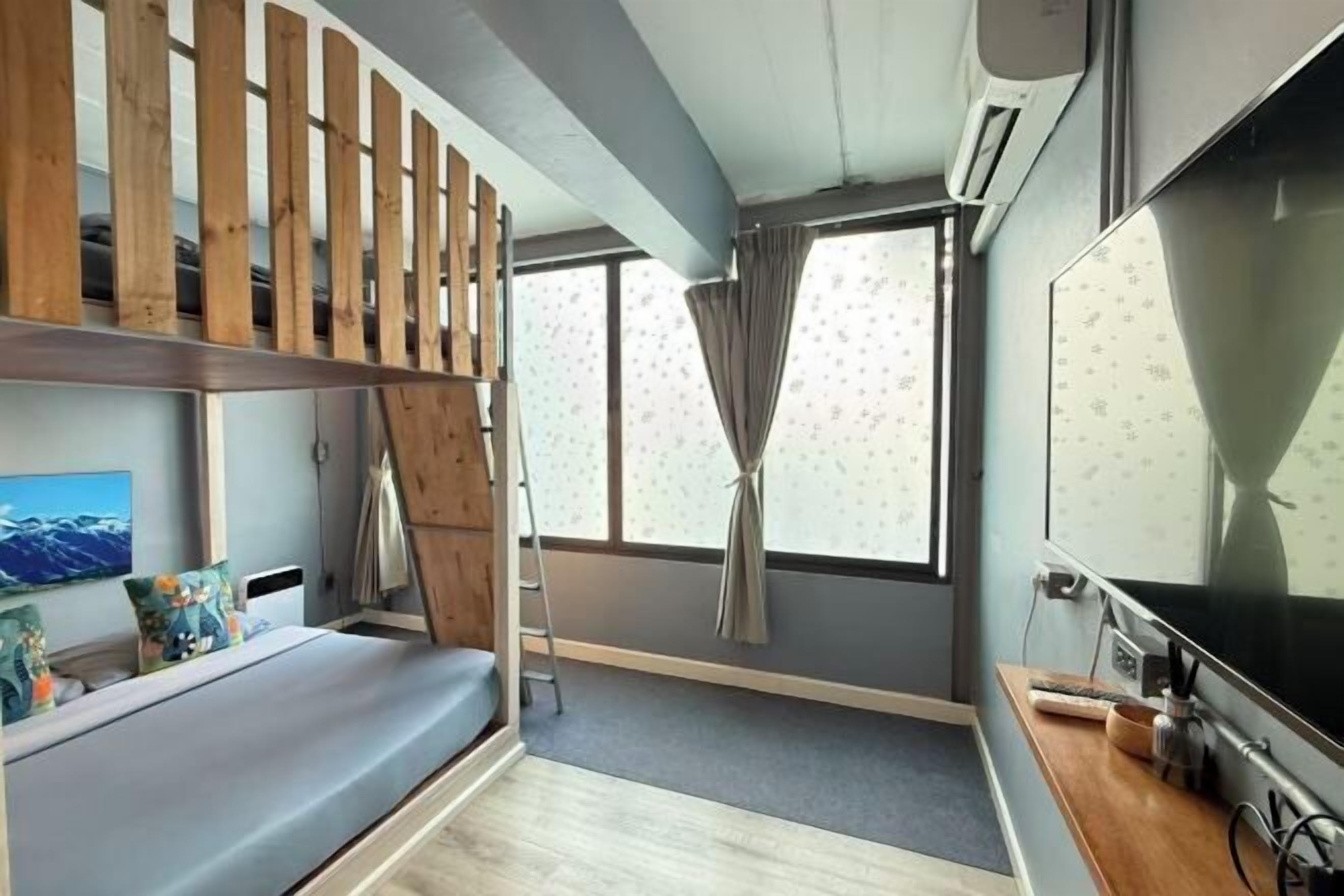 In-room safe, individually decorated, desk, laptop workspace