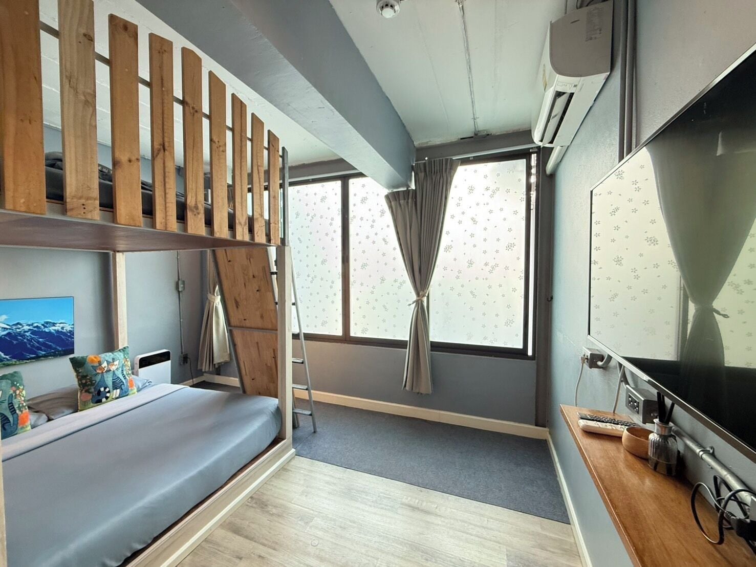 Standard Family Room | 객실 내 금고, 각각 다른 스타일의 인테리어, 책상, 노트북 작업 공간