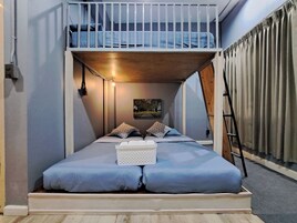 Caja de seguridad en la habitación y decoración personalizada 