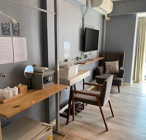 Coffres-forts dans les chambres, décoration personnalisée, bureau