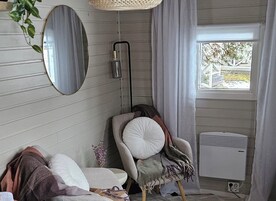 Moose Cabin  transfer, breakfast, sauna | Living area