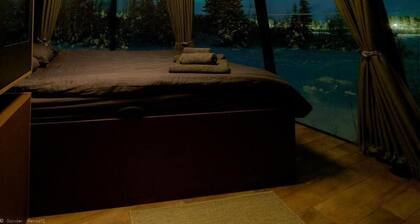 Aurora RiverCamp Glass Igloos and Cabins