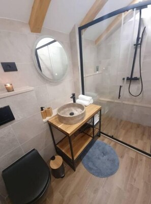 Bathroom - Rougemarin Heritage House (Osojnik)